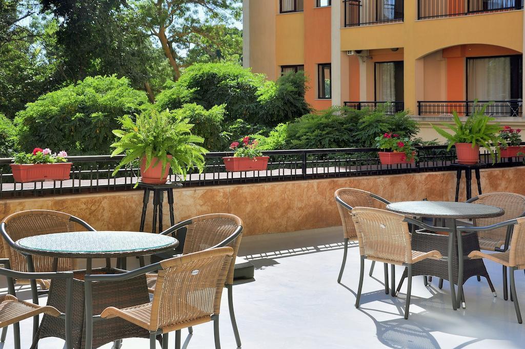 Hotel Paradise Green Park Goldstrand Exterior foto